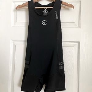 Virus Performance Black Singlet